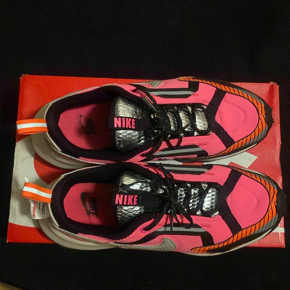 Women’s size 8 Nike sneakers.